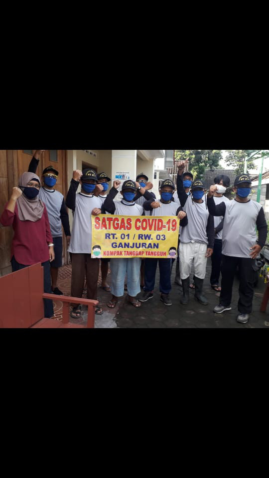 Seksi Lingkungan, penyemprotan disinfektan di padukuhan manukan